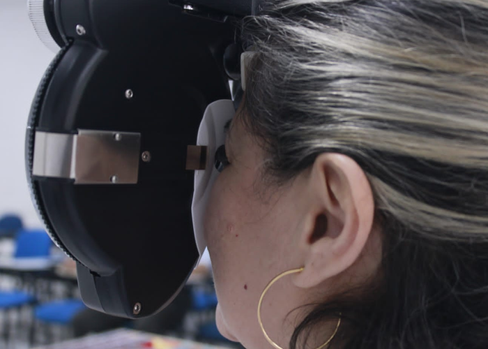 OPTOBEM – Centro de Pesquisa e Desenvolvimento em Optometria Clínica, A OPTOBEM nasce com a missão de elevar o padrão da Optometria Clínica por meio da integração entre conhecimento científico, tecnologia e atendimento humanizado. Em parceria com a Clínica OPTO PRIME – Exame de Vista no Manoa, desenvolvemos protocolos clínicos próprios que ampliam a investigação da saúde visual, permitindo uma avaliação mais completa das funções oculares, da visão binocular, da acomodação, das vias ópticas e da percepção visual. Nosso objetivo é oferecer uma experiência clínica baseada em evidências, contribuindo para a promoção da saúde visual e para a identificação precoce de alterações funcionais.

Conhecimento científico, inovação e atendimento humanizado para cuidar da sua visão.

Em parceria com a Clínica OPTO PRIME – Exame de Vista no Manoa, desenvolvemos protocolos clínicos exclusivos que valorizam uma avaliação visual abrangente, contribuindo para a promoção da saúde visual, da qualidade de vida e do cuidado integral com cada paciente. Essa abordagem une pesquisa, prática clínica e educação em saúde para oferecer um atendimento diferenciado e baseado nas melhores evidências disponíveis.

Mais do que realizar uma simples refração, a OPTOBEM busca compreender como os olhos e o cérebro trabalham em conjunto para formar a visão. Nossos protocolos clínicos avaliam aspectos importantes do sistema visual, como motilidade ocular, vergências, reservas fusionais, resposta acomodativa, sensibilidade ao contraste, visão de cores, integração sensorial e rastreamento de possíveis alterações neurovisuais. Cada paciente é atendido de forma individualizada, respeitando suas necessidades visuais e sua história clínica.

No Centro de Pesquisa e Desenvolvimento em Optometria Clínica, os Protocolos OPTO PRIME representam um diferencial exclusivo. Eles foram estruturados para auxiliar na investigação de diversas condições relacionadas à visão, oferecendo suporte técnico ao raciocínio clínico e contribuindo para decisões mais seguras durante a avaliação optométrica. Essa abordagem reforça o compromisso da OPTOBEM com a inovação, a pesquisa científica e a melhoria contínua dos serviços prestados.

Além da prática clínica, a OPTOBEM dedica-se à produção de conteúdo científico, desenvolvimento de materiais educativos e criação de protocolos voltados à educação em saúde visual. Nosso compromisso é compartilhar conhecimento com estudantes, profissionais da área da saúde e com a comunidade, promovendo a conscientização sobre a importância da prevenção, do acompanhamento periódico e da preservação da visão em todas as fases da vida.

Na Clínica OPTO PRIME, localizada no bairro Manoa, cada exame é conduzido com ética, responsabilidade e atenção aos detalhes. Acreditamos que enxergar bem é resultado da integração entre ciência, tecnologia e cuidado com as pessoas. Por isso, investimos continuamente no aperfeiçoamento dos nossos protocolos clínicos, oferecendo uma avaliação visual moderna, acolhedora e baseada nas melhores práticas da Optometria Clínica., Protocolos OPTOBEM, Optometrista Manaus, em, Óptica e Optometria
