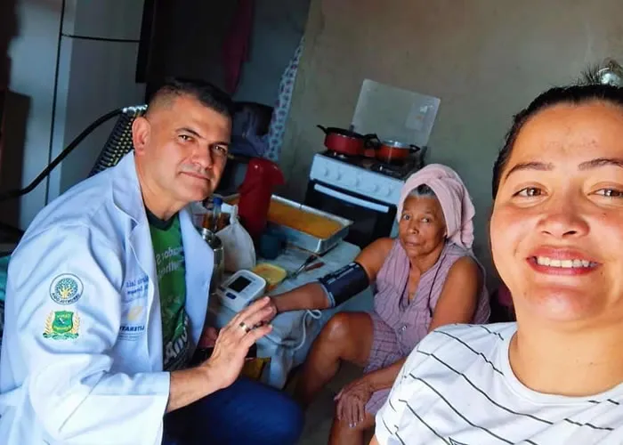 Pessoa idosa, A sociedade tem se transformado a cada dia e, com ela, a forma de tratar os diferentes grupos etários. No Brasil, a Lei 14.423/22, sancionada em julho de 2022, marcou uma mudança significativa na legislação voltada à população com mais de 60 anos. Ela alterou o termo idoso para pessoa idosa em todos os documentos do Estatuto do Idoso. Mas o que essa mudança representa?  Como isso reflete no cuidado com a saúde, alimentação e tratamentos, o futuro das Pessoas Idosas no Brasil, Tratamentos para idosos, Respeito à pessoa idosa, em, Óptica e Optometria