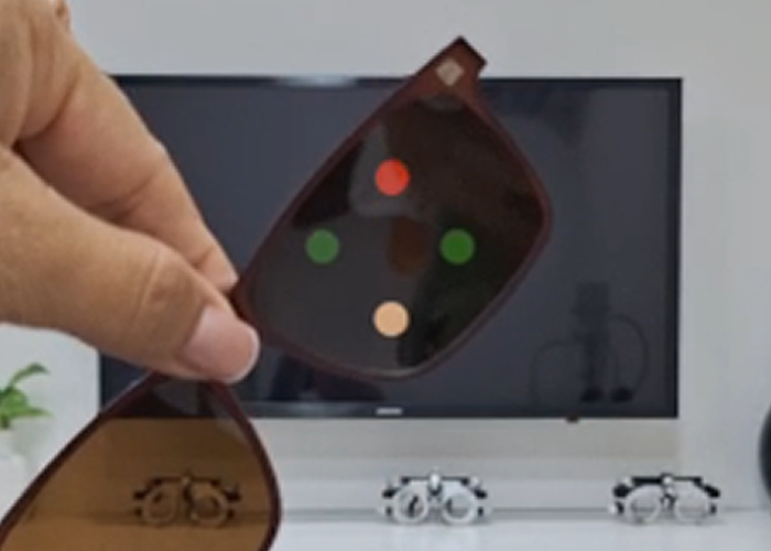 Óculos polarizados,  benefícios, cuidados e conforto visual, Como as lentes polarizadas atuam na visão

Entenda como as lentes polarizadas reduzem reflexos intensos, contribuem para o conforto visual em ambientes externos e conheça os principais aspectos que devem ser considerados antes da escolha.

As lentes polarizadas são desenvolvidas com um filtro óptico específico capaz de reduzir parte dos reflexos produzidos pela luz solar quando ela incide sobre superfícies horizontais, como ruas asfaltadas, lagos, rios, praias e veículos. Esse recurso pode proporcionar uma experiência visual mais confortável em diversas situações do dia a dia, especialmente durante atividades realizadas ao ar livre.

Ao diminuir o brilho excessivo, essas lentes podem favorecer uma percepção visual mais agradável em condições de alta luminosidade. Além disso, muitos modelos disponíveis no mercado também oferecem proteção contra a radiação ultravioleta (UV), um fator importante para auxiliar na proteção dos olhos durante a exposição ao sol. A escolha da lente deve considerar a qualidade do produto e as necessidades individuais de cada usuário.

, Conforto visual ao dirigir, Proteção UV para os olhos, em, Óptica e Optometria