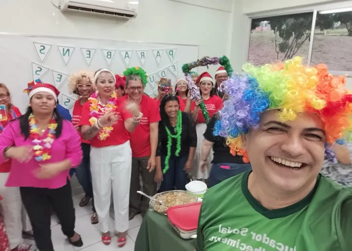Saúde emocional do idoso, A saúde emocional dos idosos é um tema cada vez mais discutido, especialmente diante do crescimento da população idosa no Brasil e no mundo. O envelhecimento traz desafios físicos e psicológicos que podem afetar o bem-estar mental. 

Mas como garantir que essa fase da vida seja vivida com qualidade e equilíbrio emocional? Especialistas apontam que fatores como socialização, cuidados com a alimentação e acesso a tratamentos adequados fazem toda a diferença., Fatores da saúde mental, Qualidade de vida do idoso, em, Óptica e Optometria